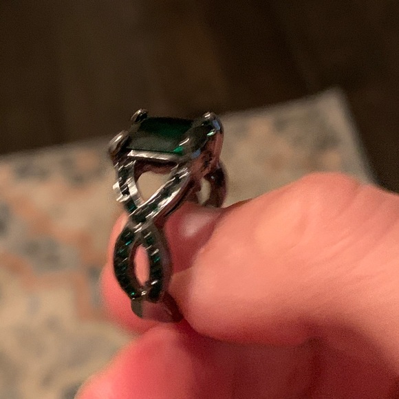 Green Emerald Ring Zircon Black Gold Filled Cross - Picture 4 of 6